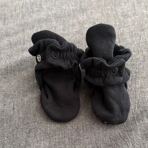 Zutano black organic cotton baby booties - 6M